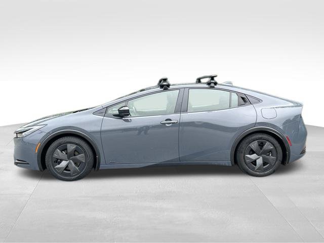Used 2024 Toyota Prius LE AWD/4WD image 2