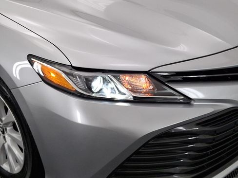 Certified 2018 Toyota Camry LE FWD image 27