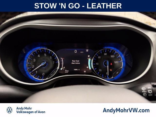 Used 2024 Chrysler Pacifica Touring-L FWD image 21