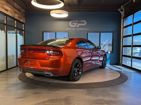 Used 2022 Dodge Charger SXT w/ Blacktop Package RWD image 3