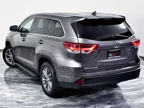 Used 2019 Toyota Highlander XLE AWD/4WD image 12