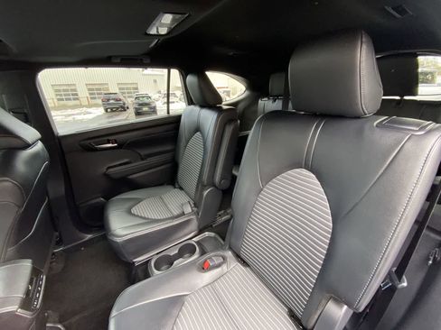 Certified 2025 Toyota Highlander XSE image 26