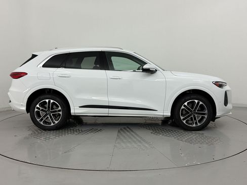 Certified 2025 Audi Q5 Premium w/ Convenience Package AWD/4WD image 8
