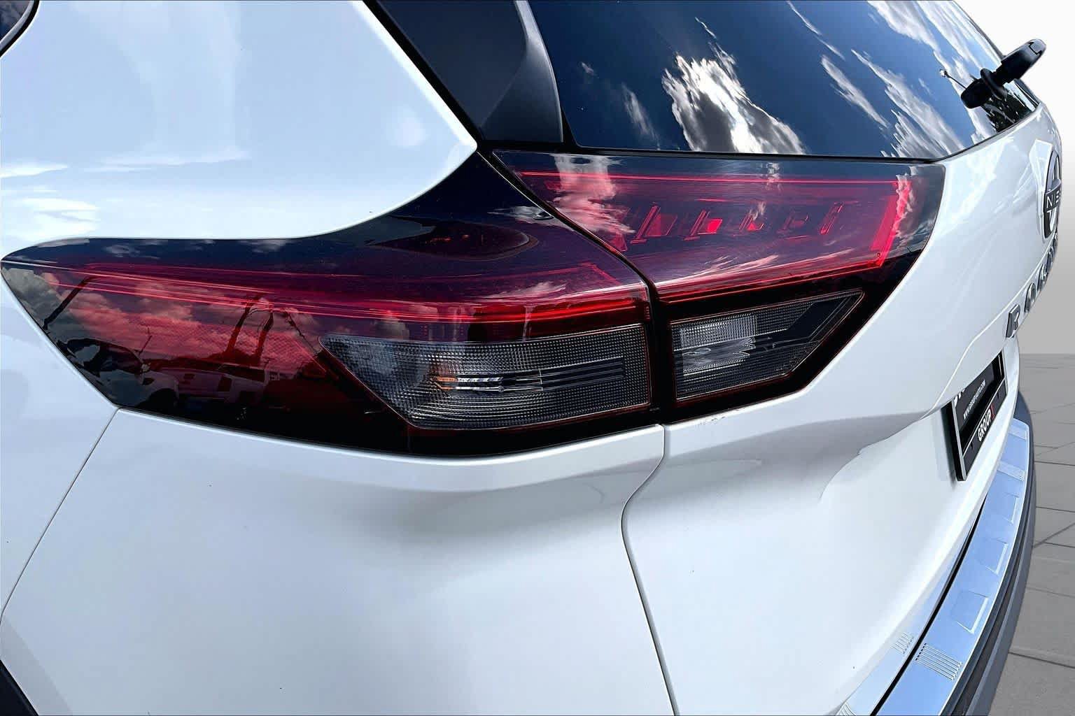Used 2022 Nissan Rogue SV FWD image 29