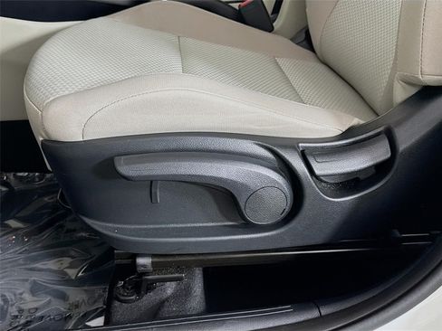 Certified 2025 Kia Soul LX w/ LX Technology Package FWD image 19