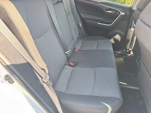 Used 2021 Toyota RAV4 XLE FWD image 16