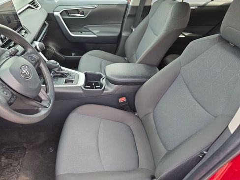 Used 2025 Toyota RAV4 XLE AWD/4WD image 17