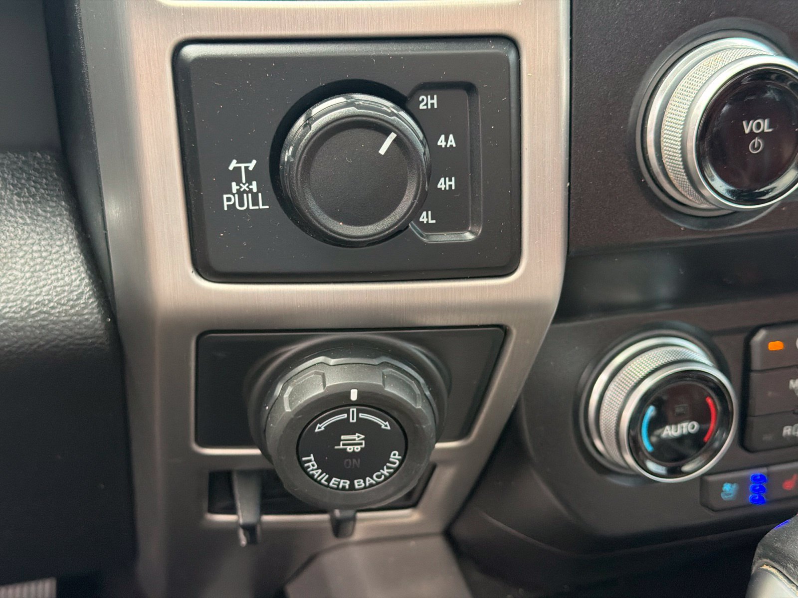 Used 2019 Ford F150 Platinum w/ Equipment Group 701A Luxury AWD/4WD image 27