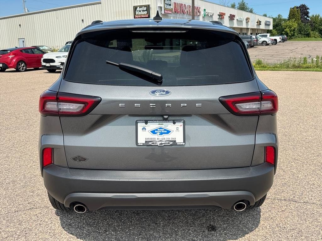 Used 2025 Ford Escape ST-Line FWD image 3