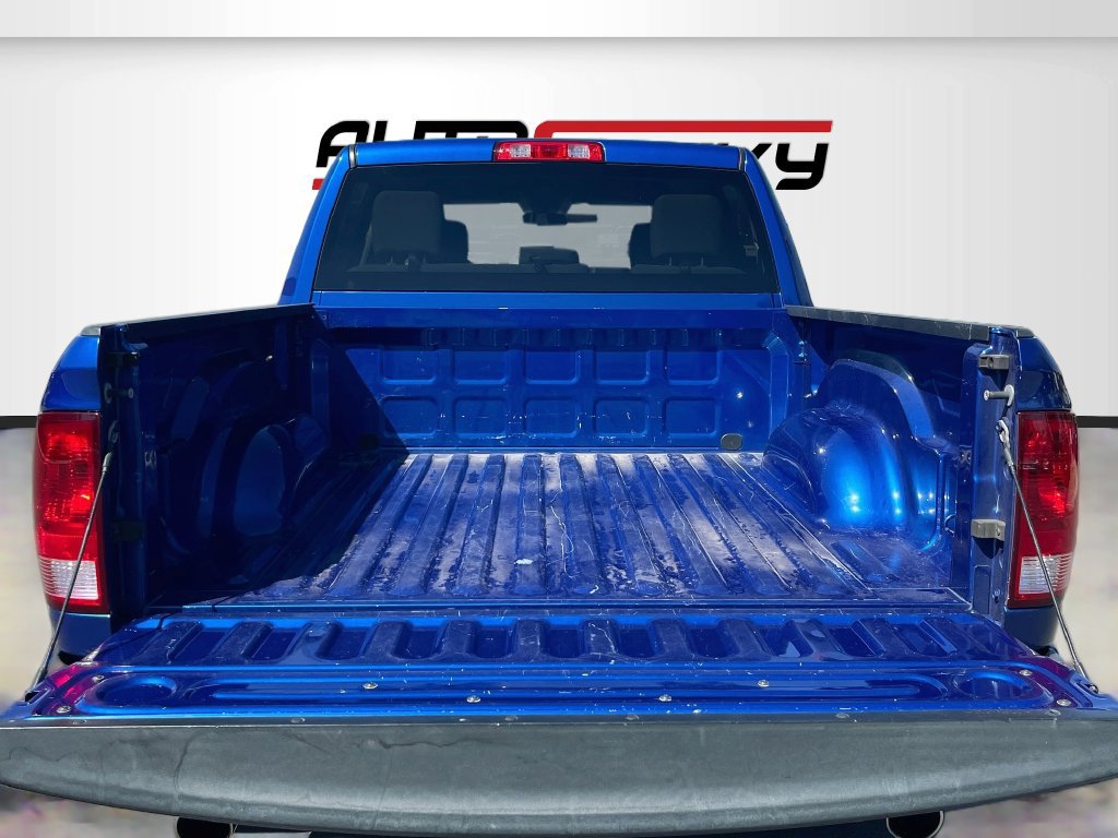 Used 2017 RAM 1500 Express RWD image 24