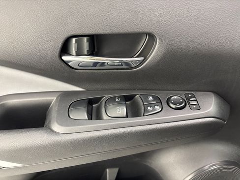 Used 2023 Nissan Kicks SR w/ SR Premium Package image 11