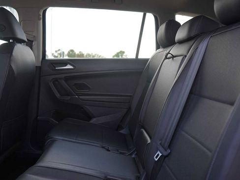 Used 2020 Volkswagen Tiguan SE w/ Panoramic Sunroof Package FWD image 14