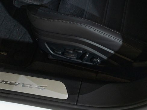 Certified 2025 Porsche Panamera RWD image 15