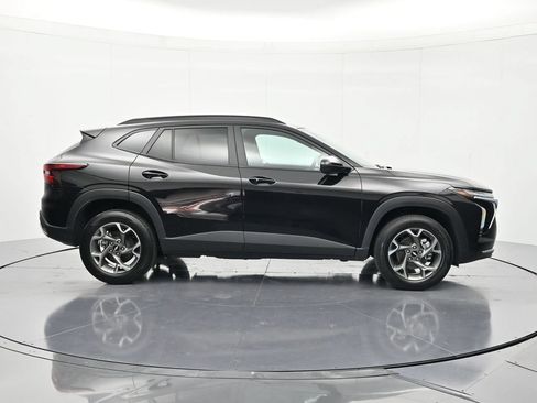 Certified 2025 Chevrolet Trax LT w/ LT Convenience Package FWD image 4