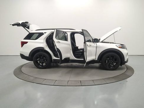 Used 2024 Ford Explorer ST-Line w/ Class IV Trailer Tow Package AWD/4WD image 17