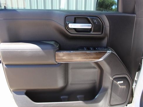 Used 2021 Chevrolet Silverado 1500 LT Trail Boss w/ Convenience Package II image 11