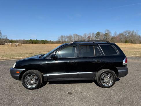 Used 2005 Hyundai Santa Fe LX image 2