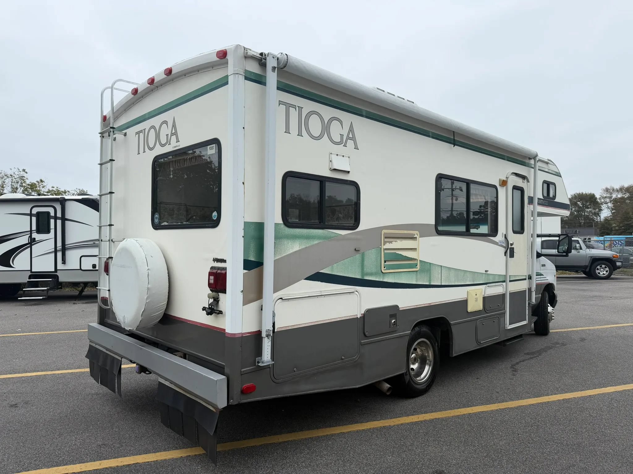 Used 1998 Ford E-350 and Econoline 350 RWD image 3