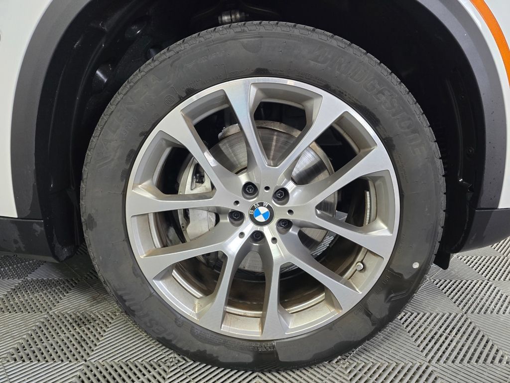 Used 2024 BMW X5 xDrive40i w/ Parking Assistance Package AWD/4WD image 2