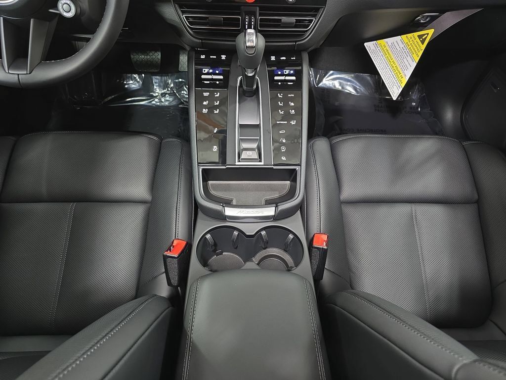 Certified 2026 Porsche Macan S AWD/4WD image 20