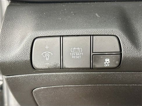 Used 2025 Hyundai Elantra SEL image 23