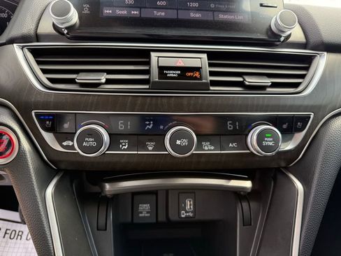 Used 2018 Honda Accord Touring image 17
