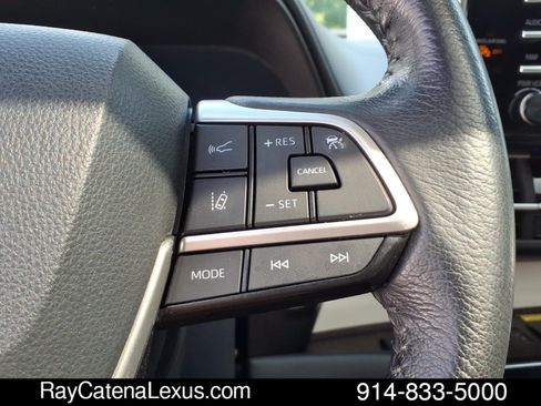 Used 2021 Toyota Sienna XLE w/ XLE Plus Package AWD/4WD image 16