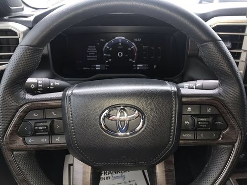 Used 2025 Toyota Tundra Limited AWD/4WD image 16
