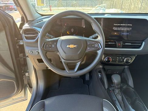 Used 2025 Chevrolet TrailBlazer LT image 13