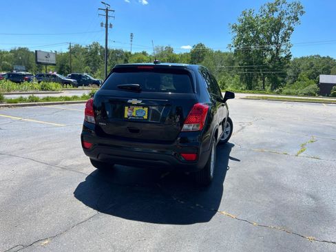 Used 2020 Chevrolet Trax LS w/ Tint and Cruise Package FWD image 8