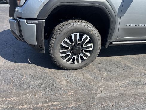 New 2026 GMC Sierra 2500 Denali Ultimate AWD/4WD image 11