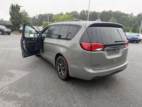 Used 2020 Chrysler Pacifica Touring-L w/ Advanced Safetytec Group FWD image 6