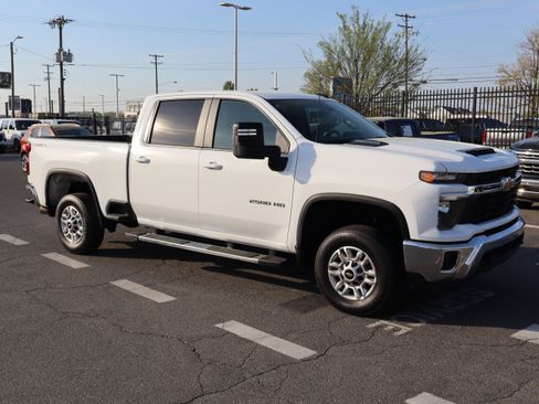Certified 2025 Chevrolet Silverado 2500 LT w/ Convenience Package image 2