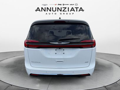 New 2026 Chrysler Pacifica Select