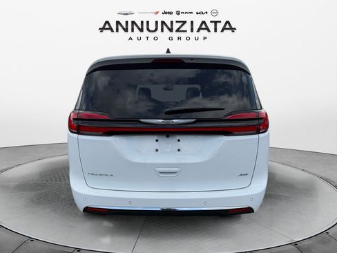 New 2026 Chrysler Pacifica Select image 4