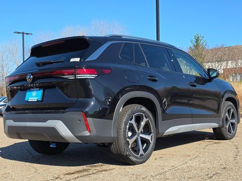 New 2026 Volkswagen Tiguan SE FWD image 5