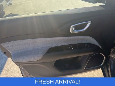 Used 2024 Jeep Compass Latitude image 16