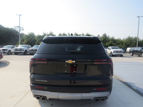 Used 2026 Chevrolet Traverse LT w/ Driver Confidence Package FWD image 6