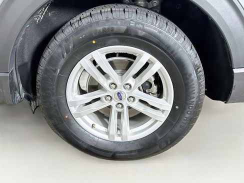 Used 2024 Ford Explorer XLT w/ Equipment Group 202A AWD/4WD image 11
