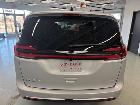 New 2026 Chrysler Pacifica Select image 7