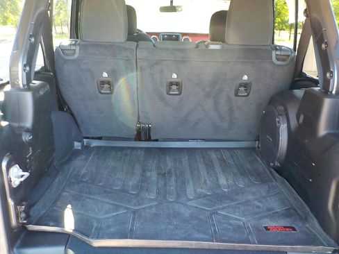 Used 2023 Jeep Wrangler Unlimited Rubicon w/ LED Lighting Group AWD/4WD image 8