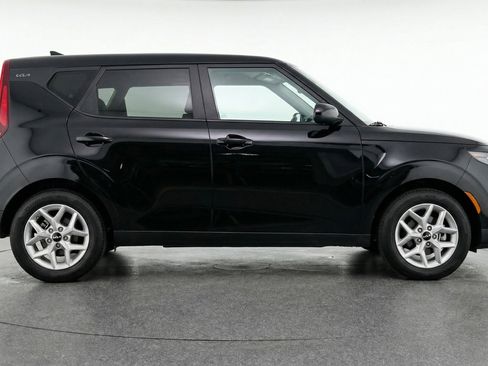 Used 2025 Kia Soul LX w/ LX Technology Package image 11