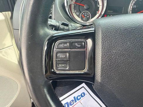 Used 2017 Dodge Grand Caravan SXT FWD image 19