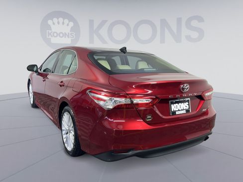 Used 2020 Toyota Camry XLE w/ Navigation Package FWD image 4