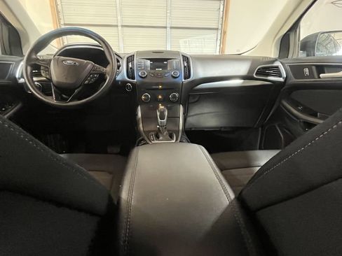 Used 2017 Ford Edge SE image 6