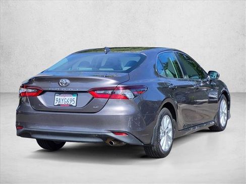 Used 2022 Toyota Camry LE w/ Convenience Package FWD image 5