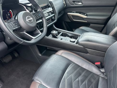 Used 2023 Nissan Pathfinder Platinum image 10