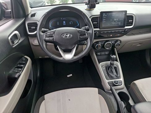 Used 2023 Hyundai Venue SEL FWD image 11
