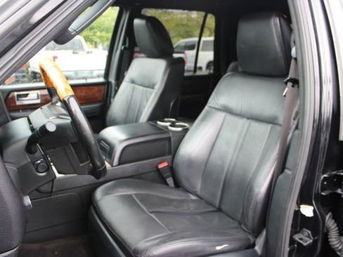 Used 2016 Lincoln Navigator L Select RWD image 11