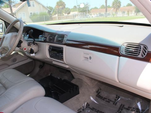 Used 1999 Cadillac De Ville D'Elegance FWD image 32